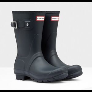 Original short matte navy Hunter boots